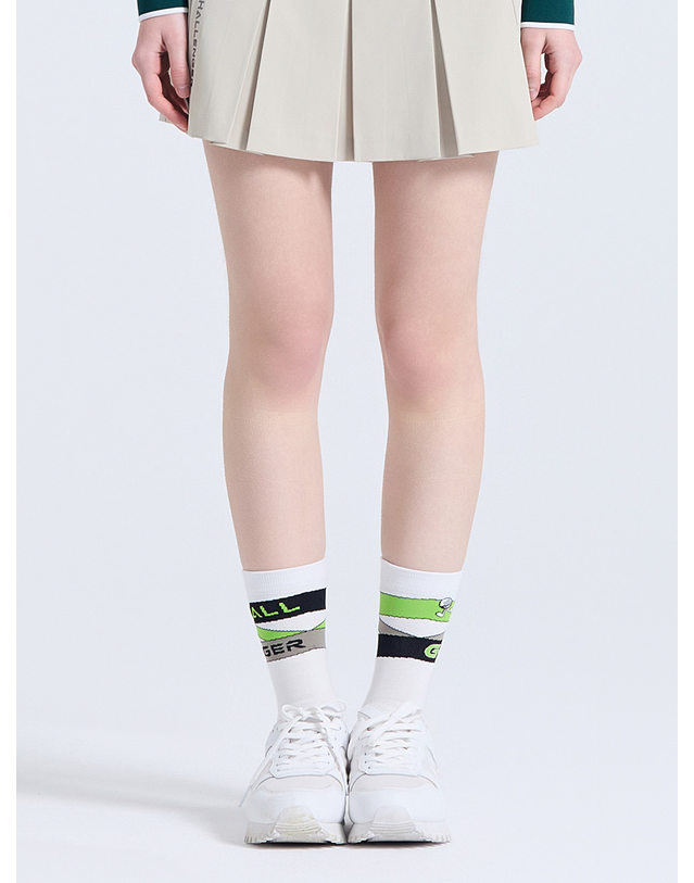 챌린저 유니 언발란스 로고 디테일 쿠션 중목 양말 네온그린 착용컷