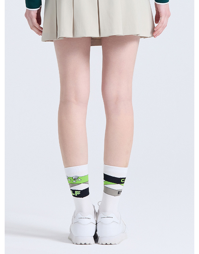 챌린저 유니 언발란스 로고 디테일 쿠션 중목 양말 네온그린 착용컷
