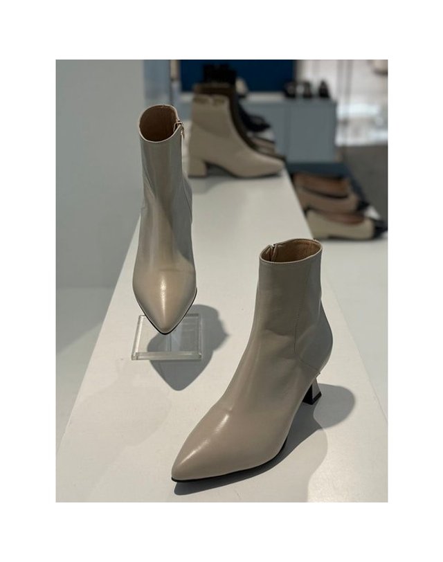 세라 [갤러리아] 세라 포인티드 토 여성 앵클부츠 S21A510 외2종 6CM,8CM 착용컷