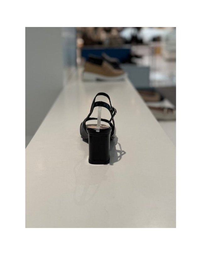 세라 [갤러리아] 세라 여성 소가죽 데일리 스퀘어 토 스트랩 샌들 C24S511 2컬러 6CM 착용컷