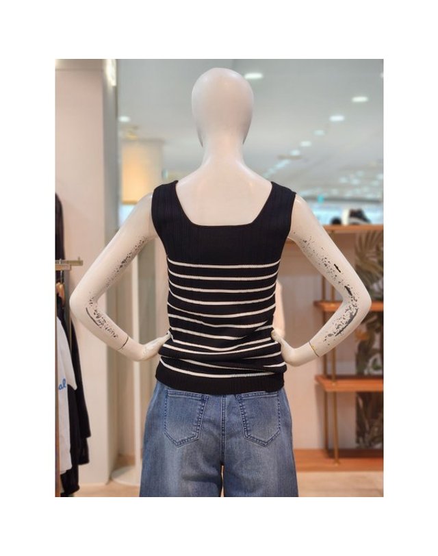 씨 [갤러리아] [SI][26S/S] 스트라이프 브이넥 슬리브리스 (SCUCE29250) 착용컷