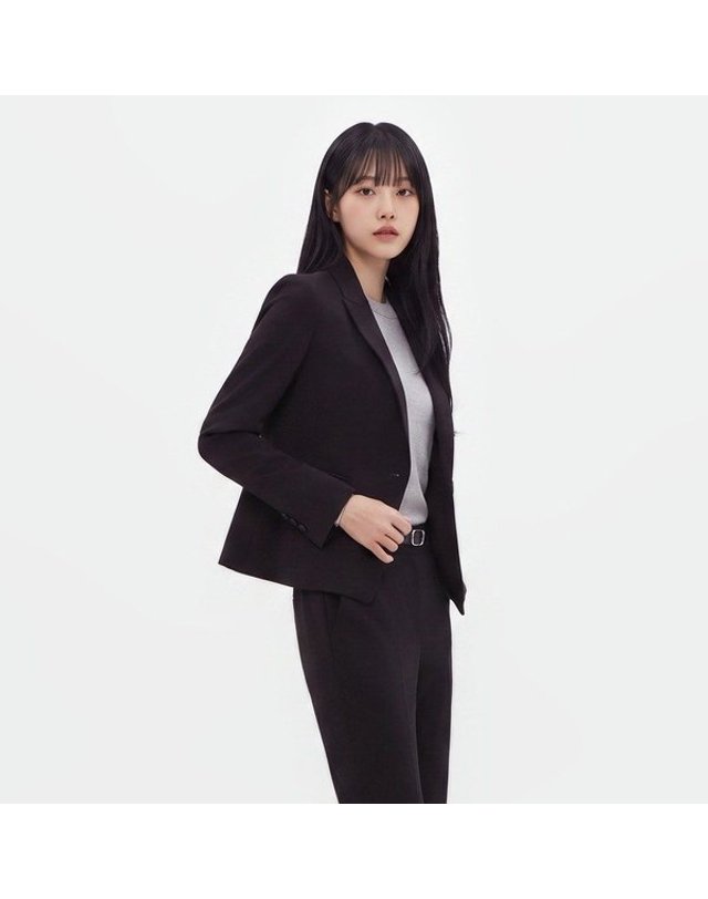 랩 [갤러리아] [26가을] 베이직 슬림핏 원버튼 자켓 (AS7WJ864) 착용컷