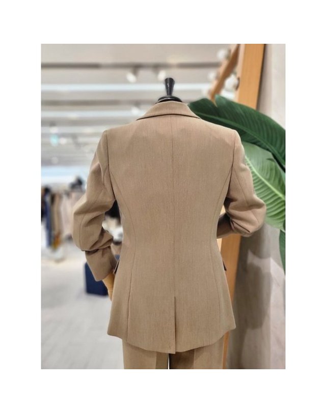 리안뉴욕 [갤러리아] F/W 슬림정장재킷 RQYWJK290 착용컷