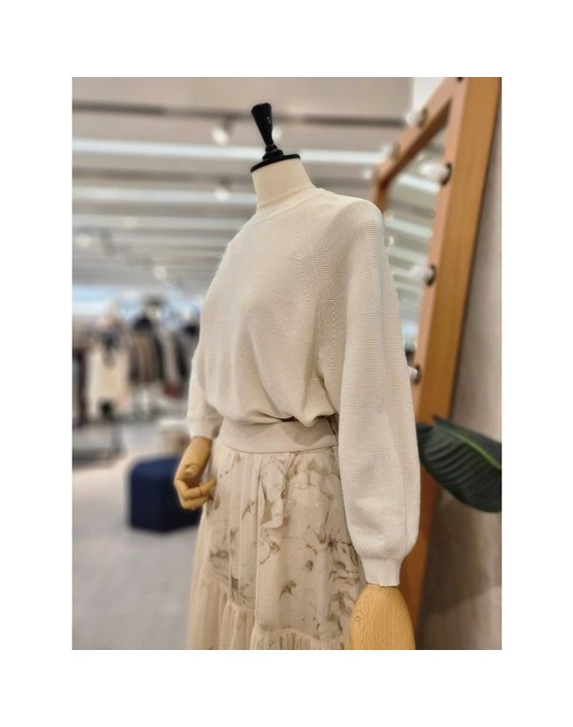 리안뉴욕 [갤러리아] [22S/S]퍼프소매텍스쳐라운드니트RQBKPO99A 착용컷