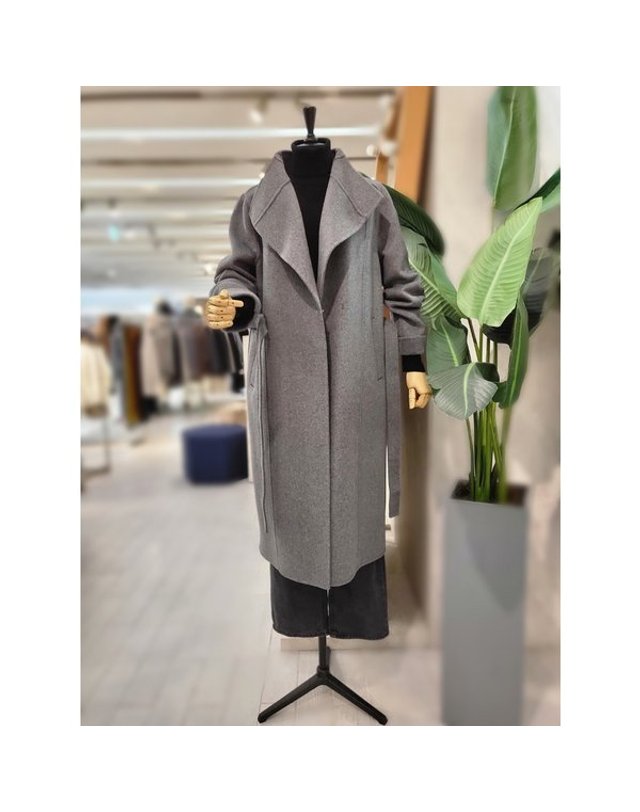 리안뉴욕 [갤러리아] F/W 핸드메이드하이넥롱코트 RQKWLC03A 착용컷