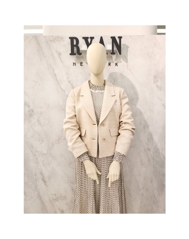 리안뉴욕 [갤러리아] S/S 크롭모직혼방자켓RQAWJKFA06A 착용컷