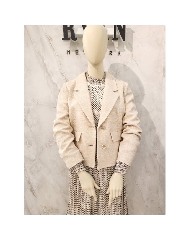 리안뉴욕 [갤러리아] S/S 크롭모직혼방자켓RQAWJKFA06A 착용컷