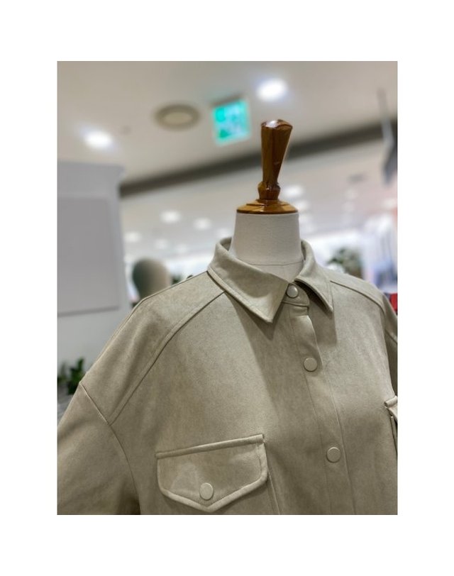 레코브 [갤러리아] [레코브]스웨이드 셔츠형 긴팔 자켓 (LC61F3JK505X) 착용컷