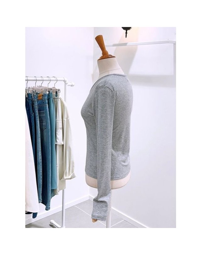 레코브 [갤러리아] [레코브]브이넥 기본 티셔츠(LC31F4LT523A) 착용컷