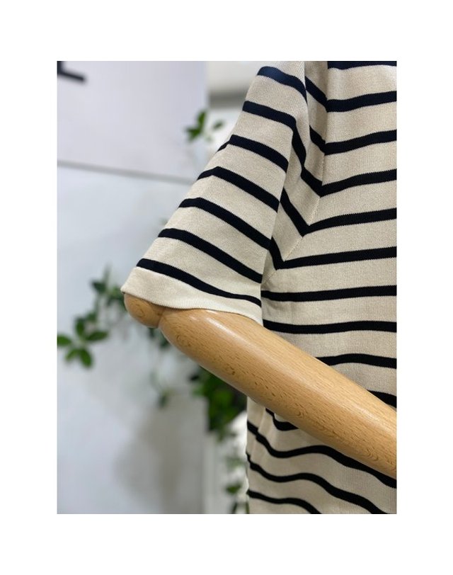 레코브 [갤러리아] [레코브]카라 배색 스트라이프 니트 원피스 (LC31F5KO501X) 착용컷