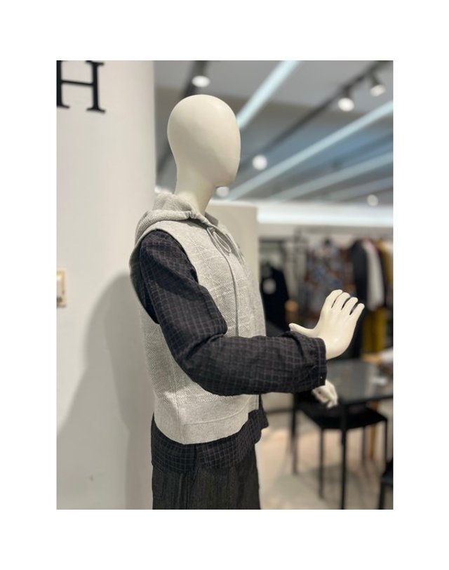 안지크 [갤러리아] 안지크(25F/W)니트베스트 니트조끼 지퍼조끼 후드조끼(AJ4KV5120) 착용컷