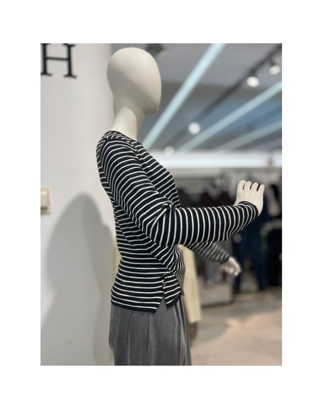 안지크 [갤러리아] 안지크(25S/S)니트 라운드니트 긴팔니트 얇은니트(AJ3KP6130) 착용컷