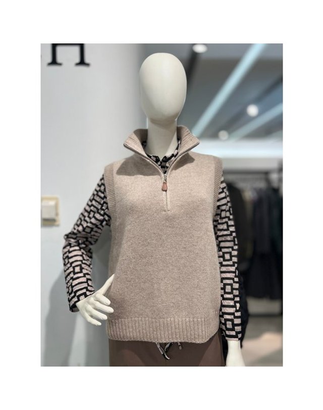 안지크 [갤러리아] 갤러리아백화점안지크(25F/W)니트베스트 니트조끼 넥조끼 (AJ4KV5130) 착용컷