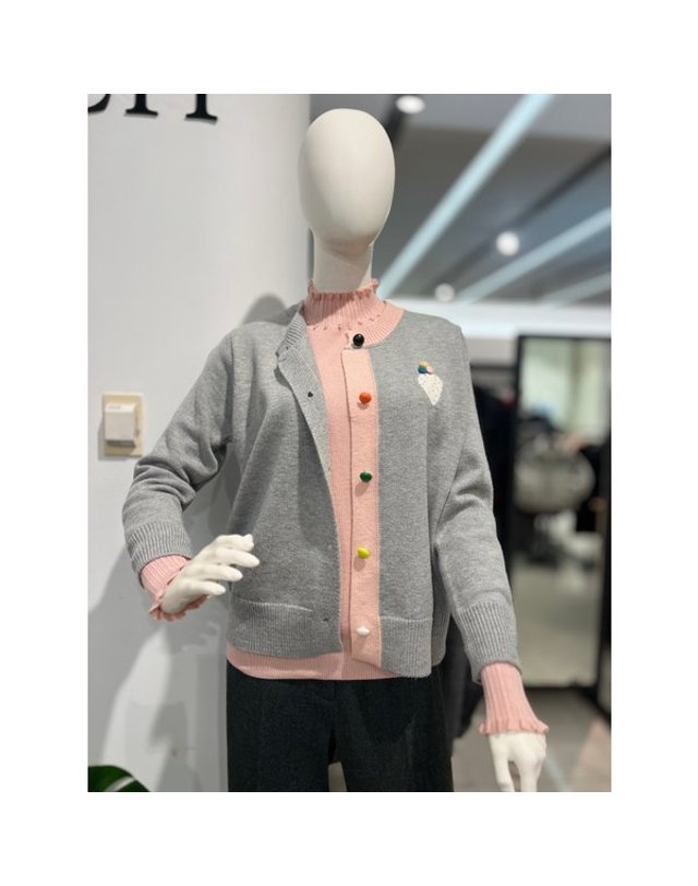 안지크 [갤러리아] 갤러리아백화점안지크(25F/W)니트가디건 가디건 겨울가디건(AJ4KC5200) 착용컷