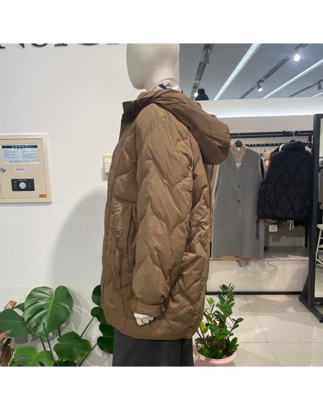 안지크 [갤러리아] 갤러리아백화점안지크(25F/W)경량패딩 75cm하프기장패딩 경량패딩(AJ4DW5230) 착용컷