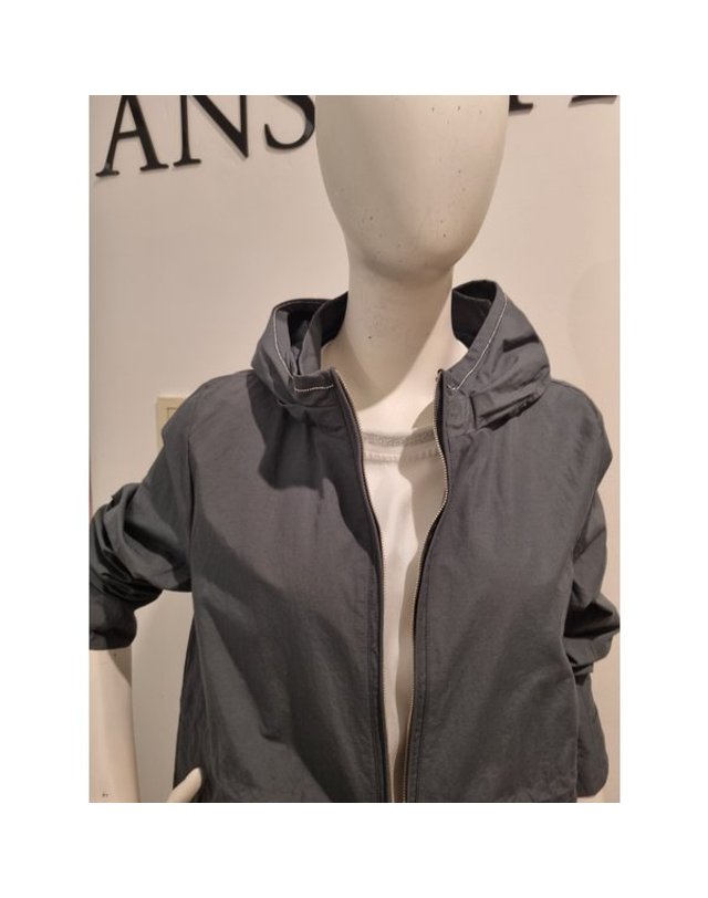 안지크 [갤러리아] 마감60%(안지크(24S/S)반후드바바리 캐쥬얼트렌치코트(AI1BR5150) 착용컷