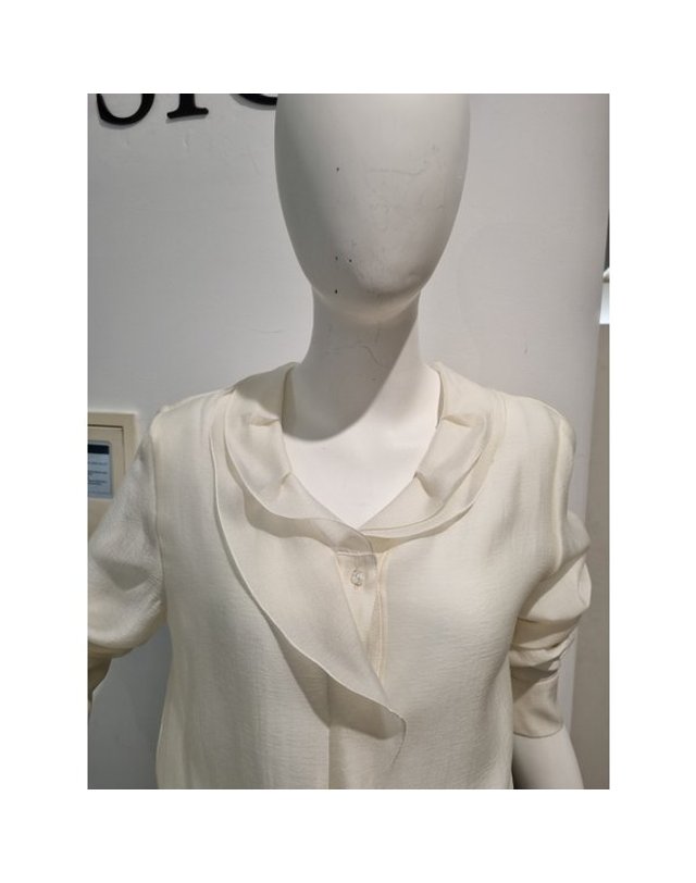 안지크 [갤러리아] 안지크(24S/S) 프릴블라우스 러블리한 블라우스 노방(AI1BL1170) 착용컷