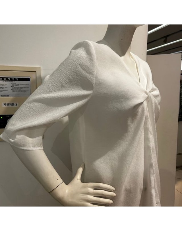 안지크 [갤러리아] 안지크여름셔츠 여름블라우스 브이넥셔링 루즈핏셔츠(AI2BL1160) 착용컷