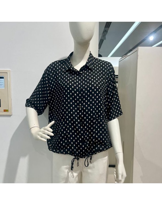 안지크 [갤러리아] (안지크24SF/W) 도트패턴블라우스 (AI3BL5250) 착용컷
