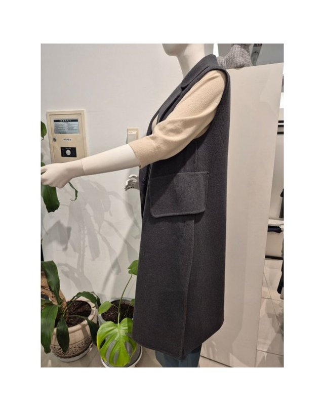 안지크 [갤러리아] 갤러리아백화점롱베스트 부드러운 울소재롱베스트(AH4VT1100) 착용컷