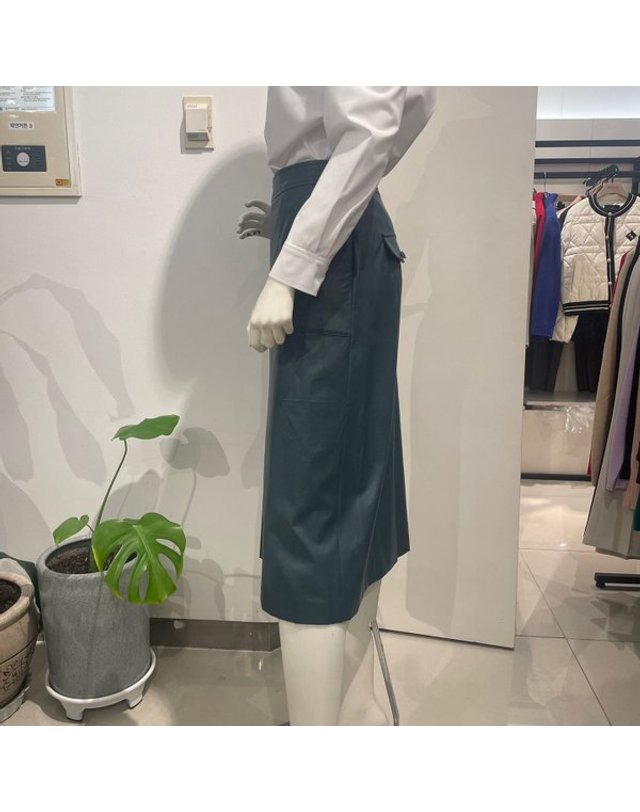 안지크 [갤러리아] 갤러리아백화점(안지크25S/S)페이크롱치마 인조가죽스커트 롱스커트(AJ1SK5100) 착용컷