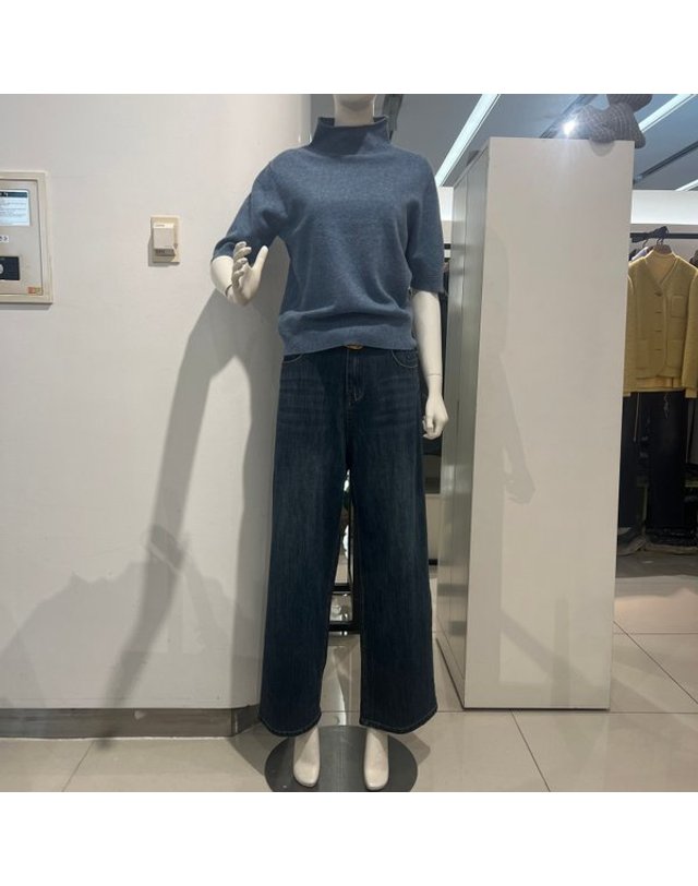 안지크 [갤러리아] 갤러리아백화점안지크겨울반팔티 캐쥬얼 라운드니트티(AI4KP5170) 착용컷