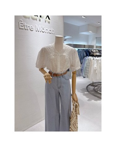 [갤러리아] V넥 자수 반팔블라우스(Q4SH032B)