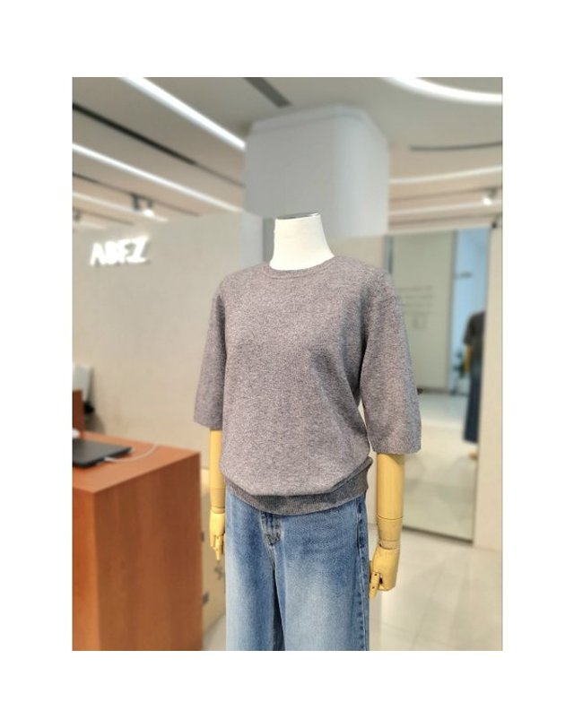 에비에프지 [갤러리아] ABF.Z 소프트 라운드넥 하프 슬리브 니트 AZA5HW44GA 착용컷