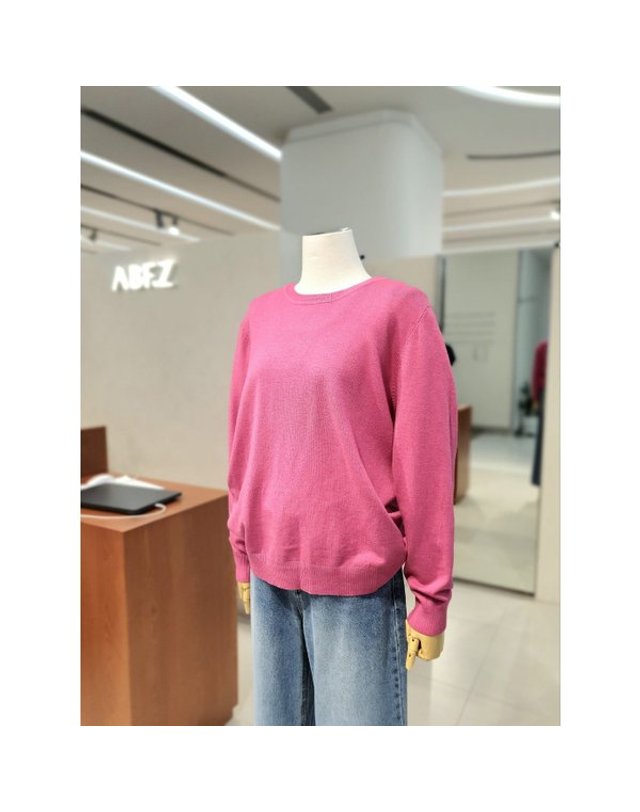 에비에프지 [갤러리아] ABF.Z 베이직 라운드넥 니트 AFZ4HW50KA 착용컷