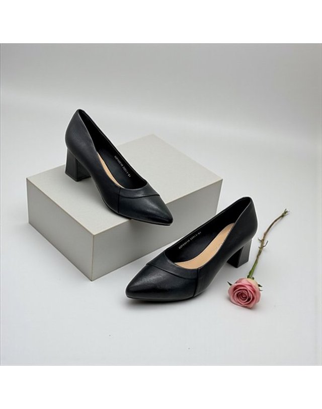 고세제화 [갤러리아] 고세 여성 데일리 절개라인 기본구두 통굽 펌프스 OZP6S016 아이보리 6cm 착용컷