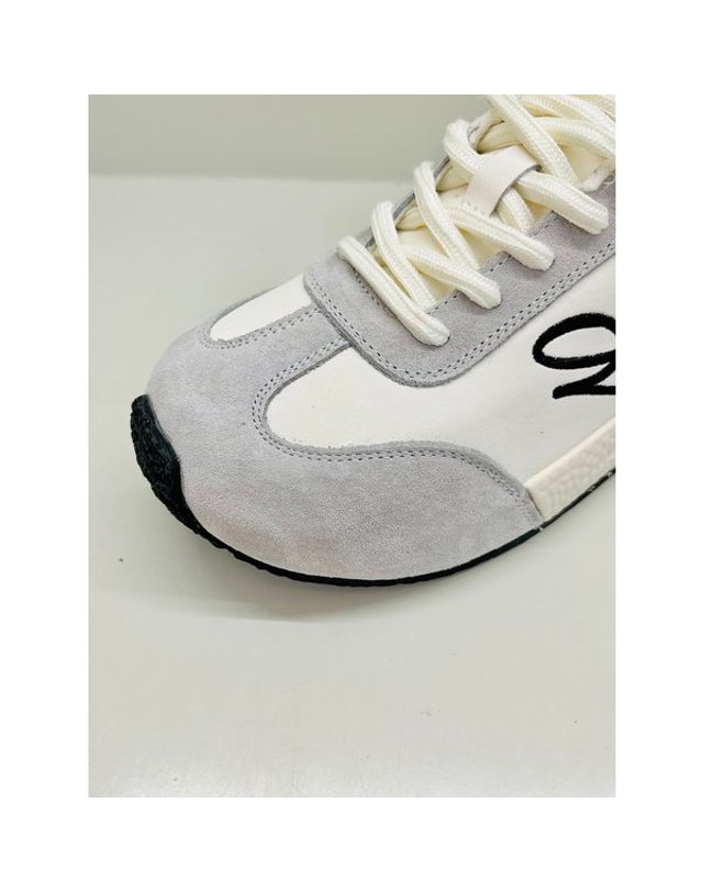 고세제화 [갤러리아] 고세 데일리 여성 시그니처 와이드핏 투톤 스니커즈 GZP6S004 화이트 4cm 착용컷