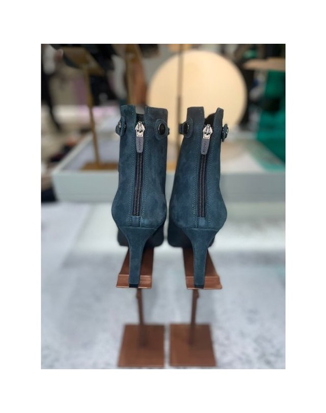 고세제화 [갤러리아] 고세 데일리 여성 탈부착 피끈장식 스틸리토 앵클부츠 GKA3F051CL 청록 8cm 착용컷