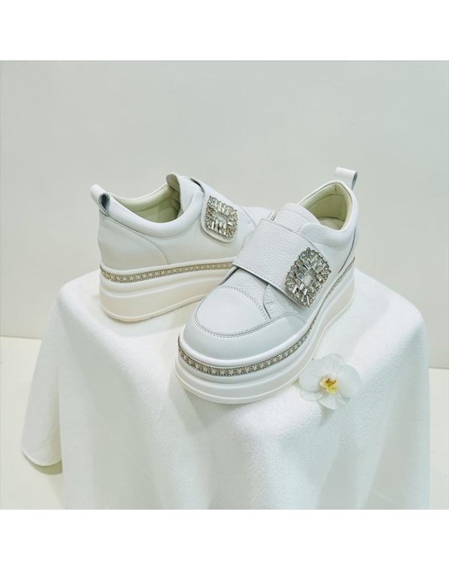 고세제화 [갤러리아] 고세 데일리 여성 진주 큐빅 버클 키높이 스니커즈 OZP4S080 블랙 7cm 착용컷