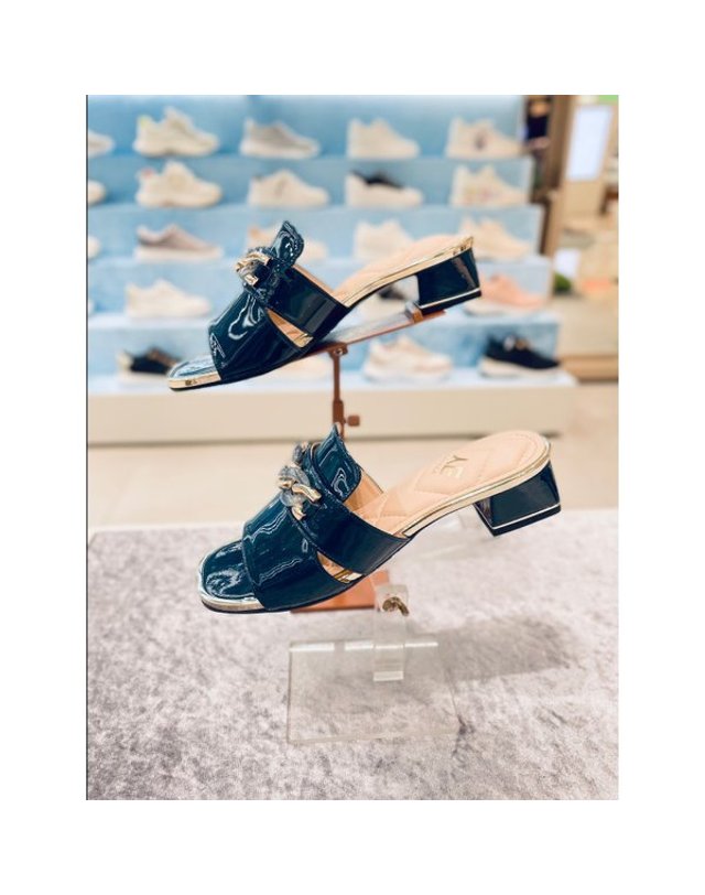 고세제화 [갤러리아] 고세 데일리 여성 체인장식 에나멜 뮬 슬리퍼 GKS4S072 2color 3cm 착용컷