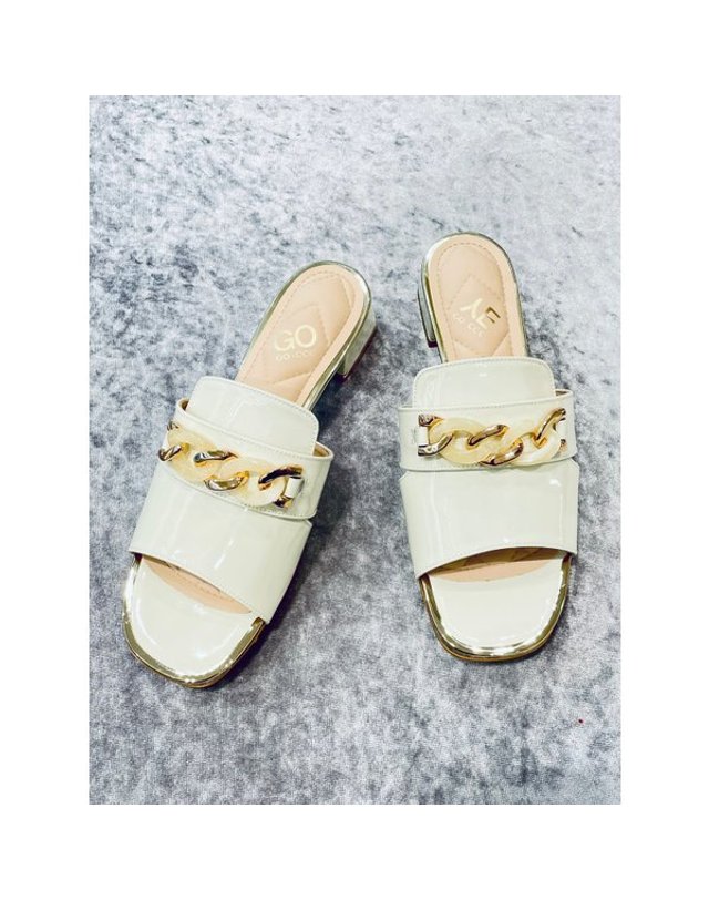 고세제화 [갤러리아] 고세 데일리 여성 체인장식 에나멜 뮬 슬리퍼 GKS4S072 아이보리 3cm 착용컷
