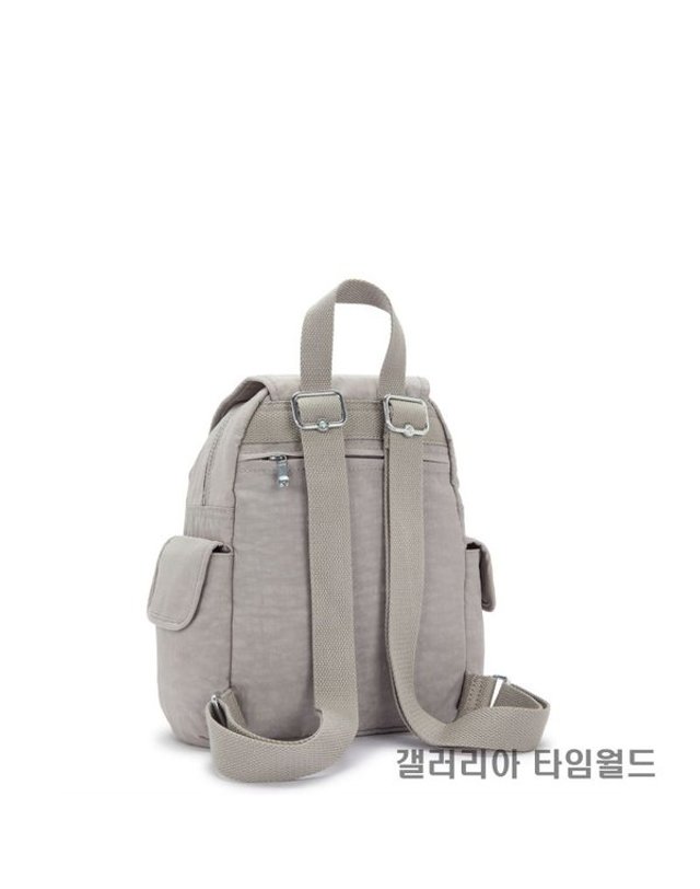키플링 [갤러리아] 키플링 9리터 미니 백팩 세련 그레이 시티팩미니 KPABA01 GRGR 착용컷