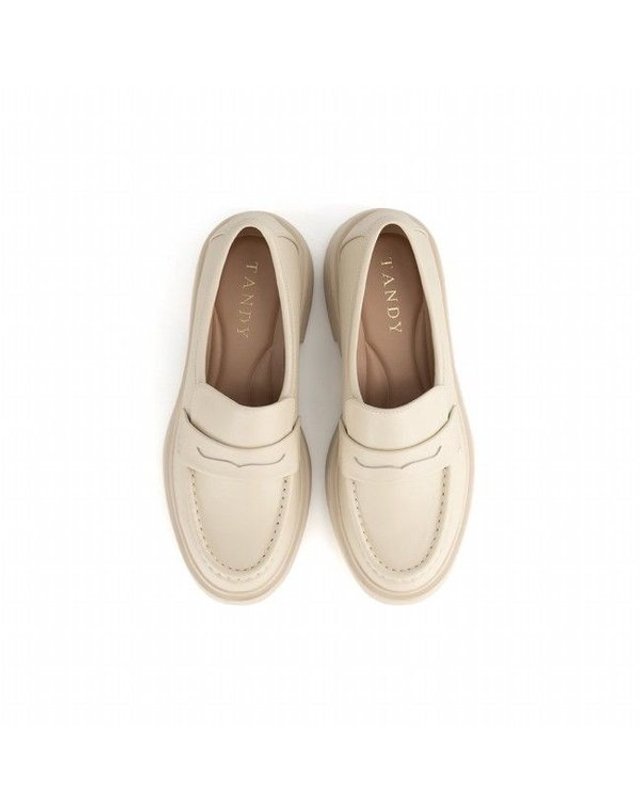 탠디 [갤러리아] 여성 청키 로퍼 (굽 5CM) G25401_IVORY 착용컷