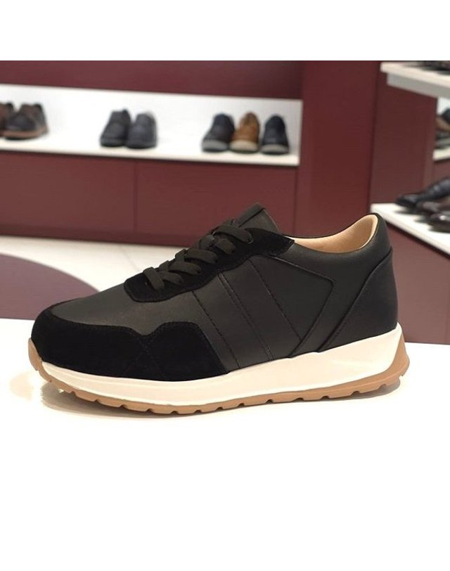 탠디 [갤러리아] 탠디 여성 스니커즈 (4CM) J1581 BLACK 착용컷
