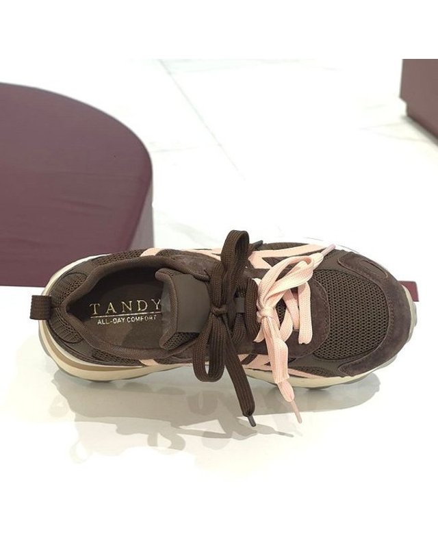 탠디 [갤러리아] 탠디 여성 청키 스니커즈 (4CM) G26033 BROWN 착용컷