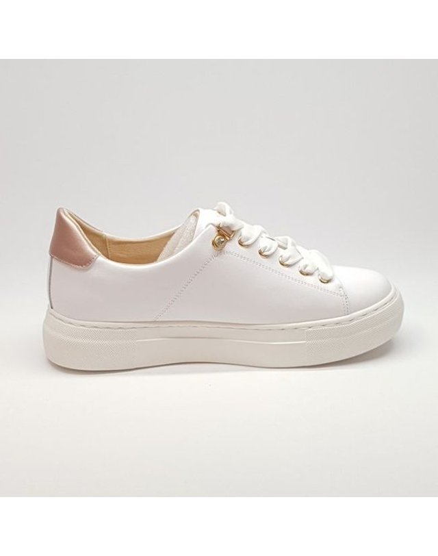 탠디 [갤러리아] 탠디 여성 스니커즈 (4CM) G20029 WHITE 착용컷