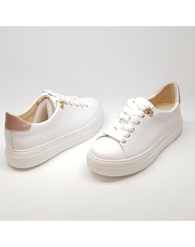 탠디 [갤러리아] 탠디 여성 스니커즈 (4CM) G20029 WHITE 착용컷