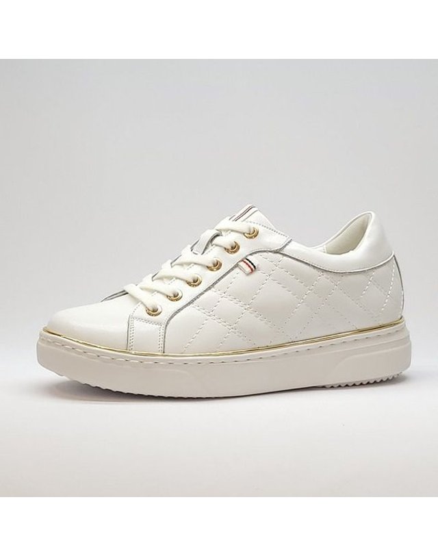 탠디 [갤러리아] 탠디 여성 스니커즈 (4CM) J1528 WHITE 착용컷