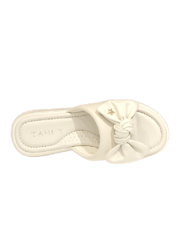 탠디 [갤러리아] 탠디 여성 키높이 슬리퍼 (6CM) G25038 IVORY 착용컷