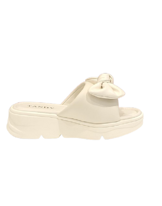탠디 [갤러리아] 탠디 여성 키높이 슬리퍼 (6CM) G25038 IVORY 착용컷