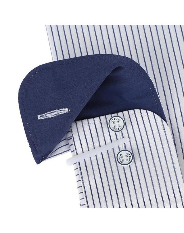 에스티듀퐁 에스.티. 듀퐁 [갤러리아] 26년 S/S 상품 듀퐁 스트라이프(일반핏) 긴소매셔츠(SE6SM11LS112SNY) 착용컷