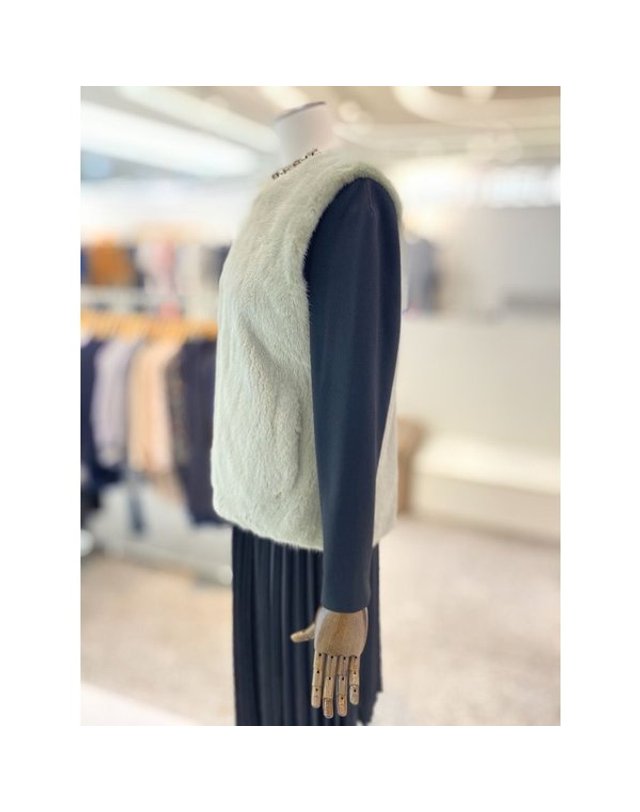 베스띠벨리 [갤러리아] [21F/W]천연밍크풀스킨 지퍼 베스트 (BDVEY8722)BDV8722 착용컷