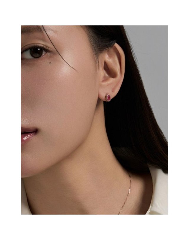 로이드 [갤러리아] [로이드] L-핑크 사파이어 팔레트 라인 모던 14K 귀걸이 착용컷