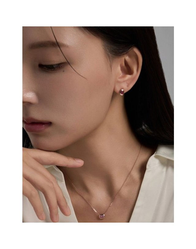 로이드 [갤러리아] [로이드] L-핑크 사파이어 팔레트 라인 모던 14K 귀걸이 착용컷