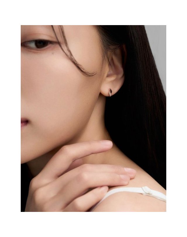 로이드 [갤러리아] [로이드] 디어 리본 쁘띠 14K 귀걸이 착용컷