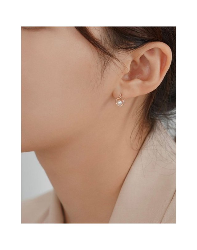 로이드 [갤러리아] [로이드] 로맨틱 타이 14K 진주 귀걸이 착용컷